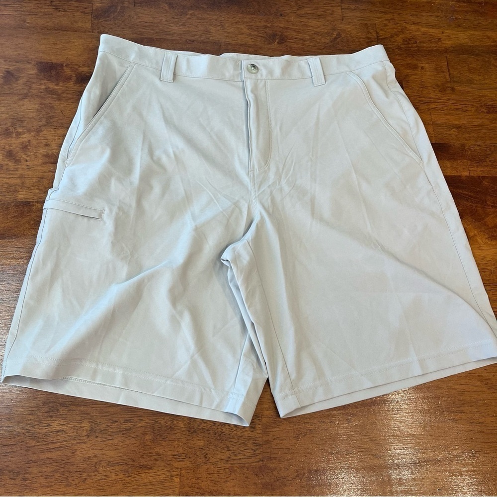 Columbia Men’s PFG khaki shorts size 38 waist 10 in length